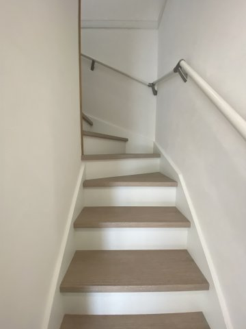 【内装】 | 「アイパッソの家」熊本市北区清水東町1号地 | ☆手すり付きの階段は小さなお子様の昇り降りも安心です☆