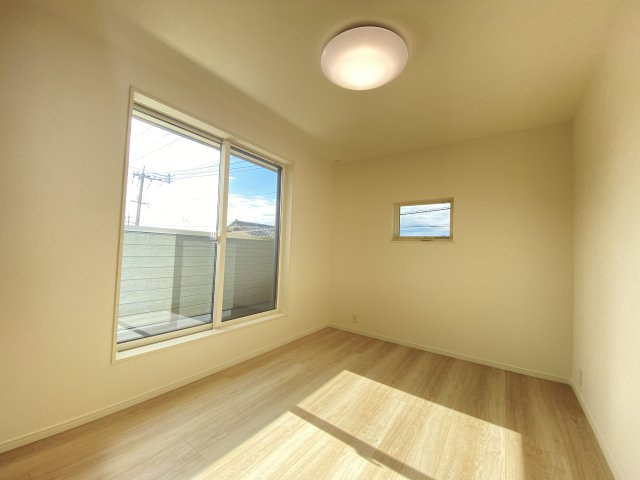 【洋室】 | 「アイパッソの家」熊本市北区清水東町1号地 | ☆バルコニーに繋がる大きな窓がある洋室です☆