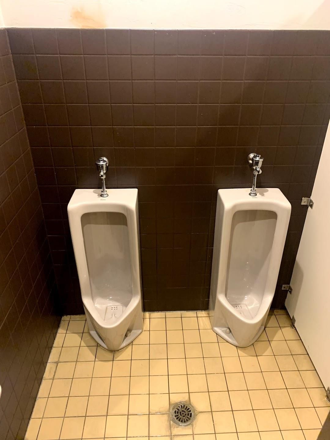 近江八幡市桜宮町の店舗一部のトイレ|落ち着いた色調のトイレです