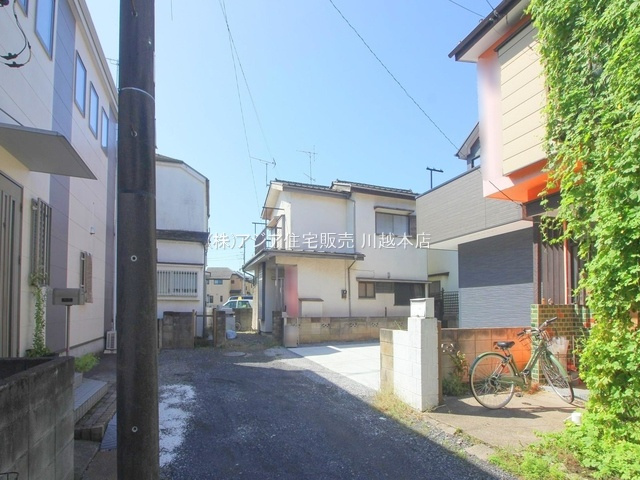 川越市寺尾22-1期　新築戸建の前面道路含む現地写真