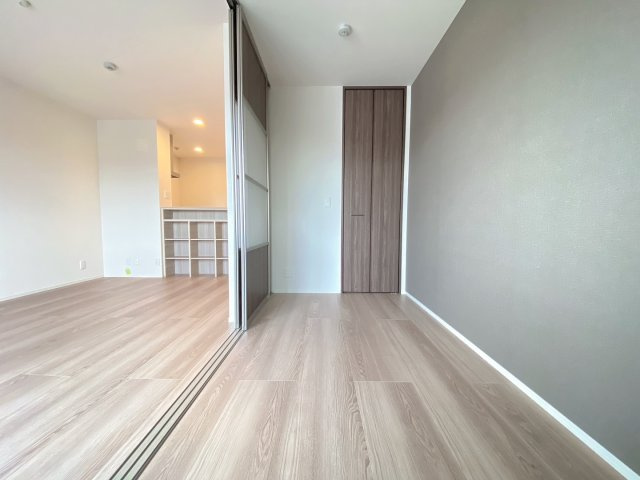 エスト山王の洋室