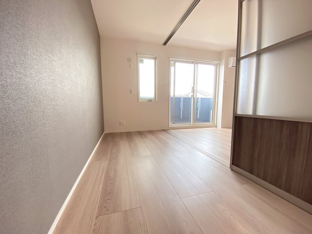 エスト山王の洋室