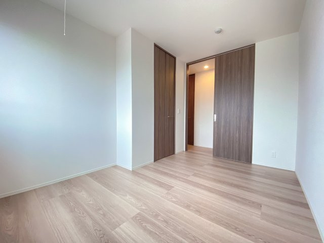 エスト山王の洋室