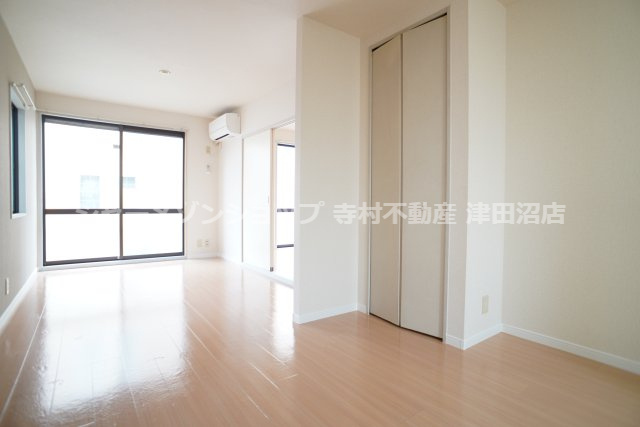 サンドルフ津田沼Cの居間・リビング