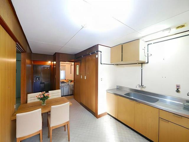 西栄マンションの居間・リビング|ゆったり過ごせる居間です