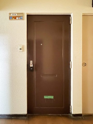 【玄関】 | 大蔵マンション南博多 | 別号室の写真になります。現況優先。