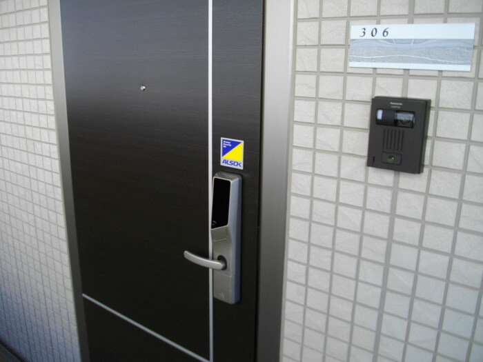 美麗・十日町の玄関|玄関前