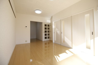 【居間・リビング】 | フルネスライズハチケン | 使いやすいリビングです