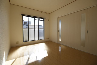 【洋室】 | フルネスライズハチケン | 使い勝手のいい洋室です
