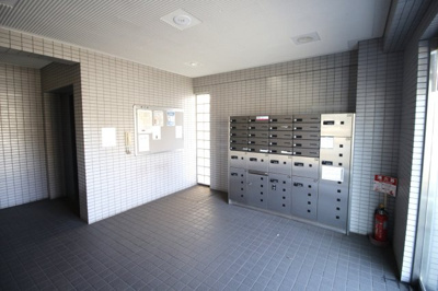 【エントランス】 | フルネスライズハチケン | ゆとりのあるエントランスです