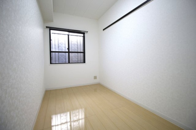 【洋室】 | フルネスライズハチケン | 明るい洋室です