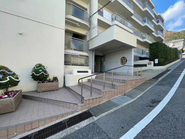 東急ドエル摩耶の駐車場