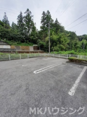 【駐車場】 | コーポ　ウインド | 駐車場に車を止められます
