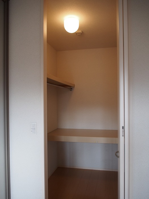 セレッソ花楯８８の収納|ウォークインクローゼット