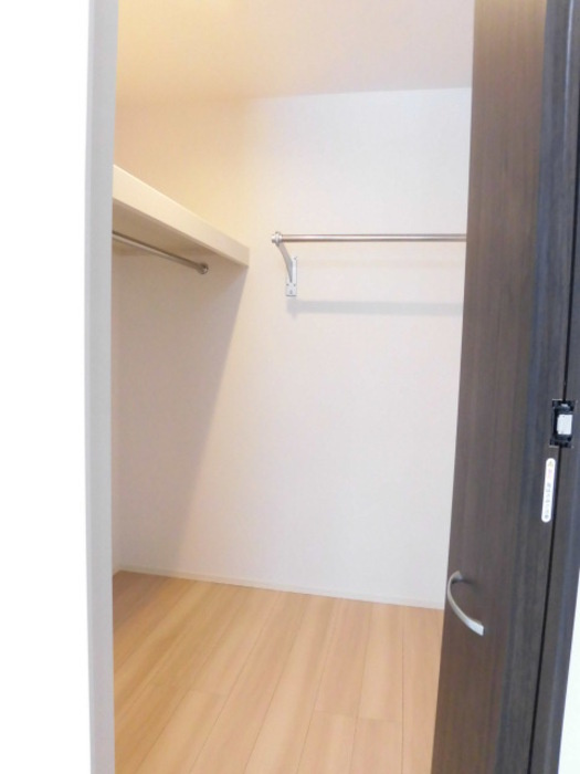 アーバンハイツ３０ Ａ棟の収納|ウォークインクローゼット