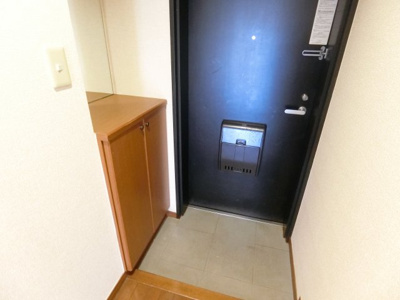 【玄関】 | グリーンリーフ泉 | 下駄箱付きで靴も収納できます。