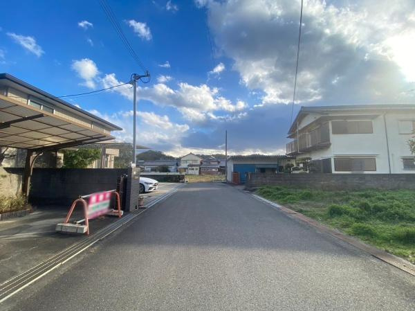 和歌山市鳴神中古戸建の前面道路含む現地写真
