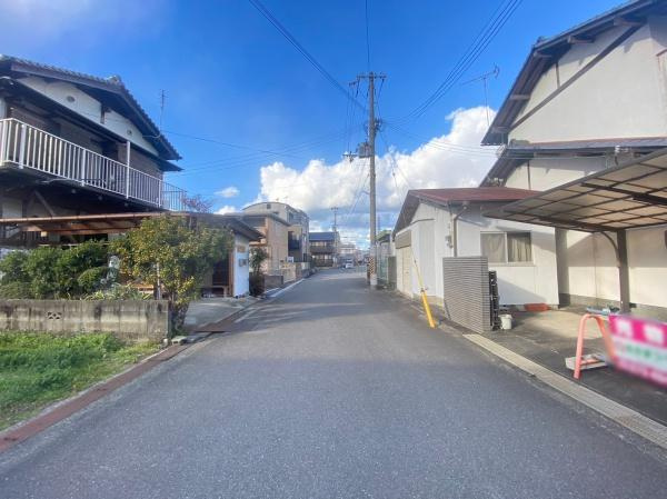 和歌山市鳴神中古戸建の前面道路含む現地写真