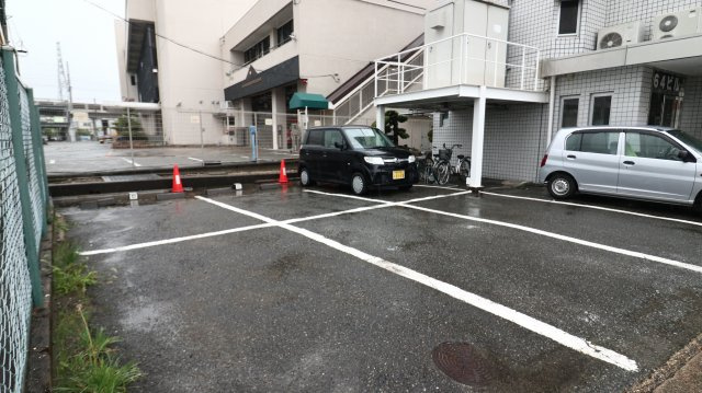 神戸市西区伊川谷町潤和の賃貸マンションの駐車場