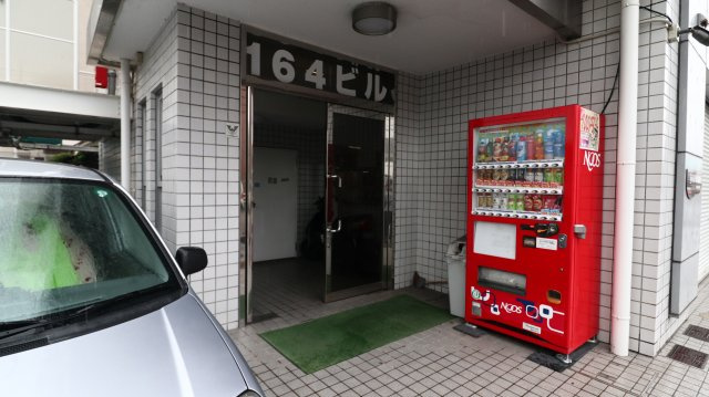 神戸市西区伊川谷町潤和の賃貸マンションのエントランス