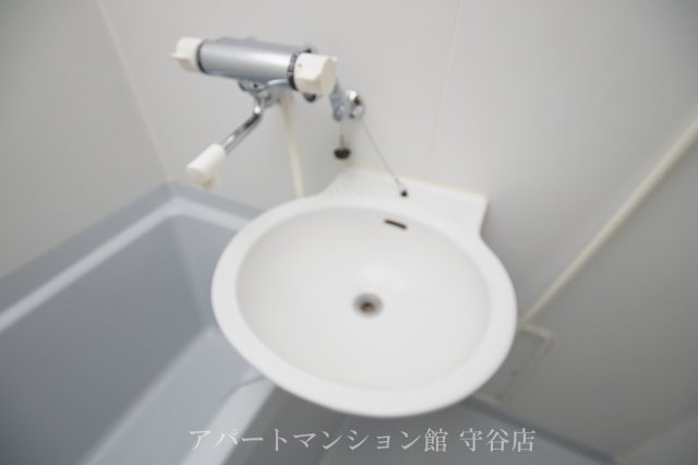 レオパレスグレイスの洗面所