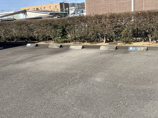 カリヨン三蔵田の駐車場