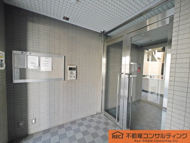 ロータリー西灘のエントランス