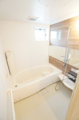 【浴室】 | グレイス若草 | ※同物件・反転タイプの写真です。