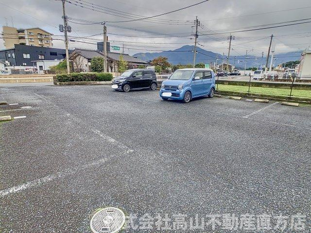 グランドソレーユⅢの駐車場