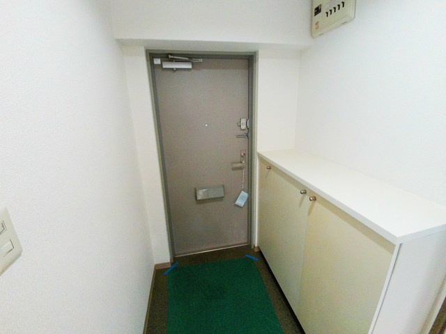 シャムロックコート西岡本の玄関