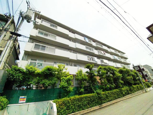 シャムロックコート西岡本の外観
