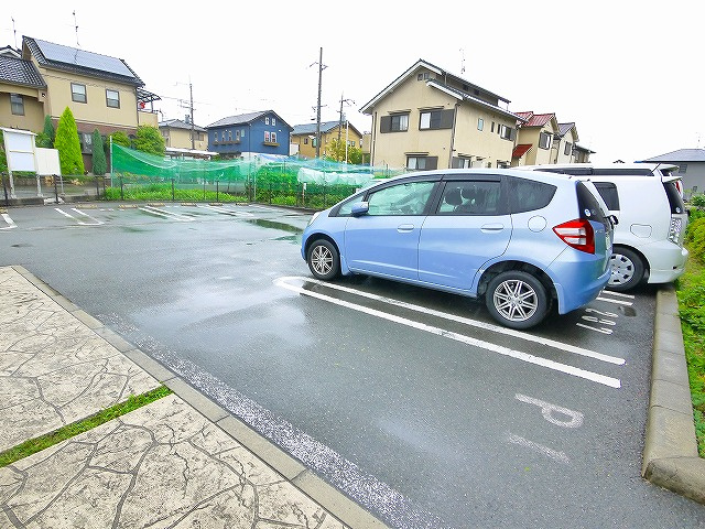 ハイフィールドⅡの駐車場|駐車場完備です（契約必要）