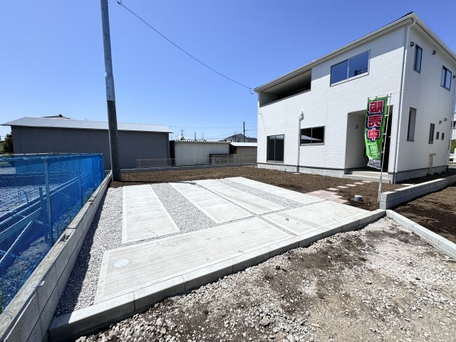 新築　前橋市稲荷新田町2期　1号棟の駐車場|現地写真　駐車スペースは並列2台分可能です！
