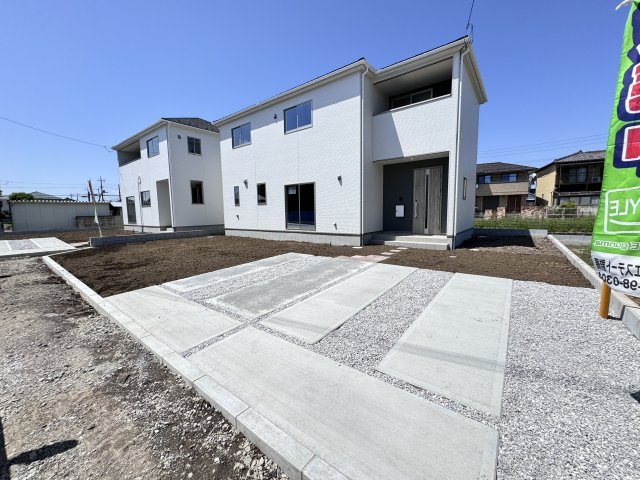 新築　前橋市稲荷新田町2期　2号棟の駐車場|現地写真　駐車スペースは並列2台分可能です！
