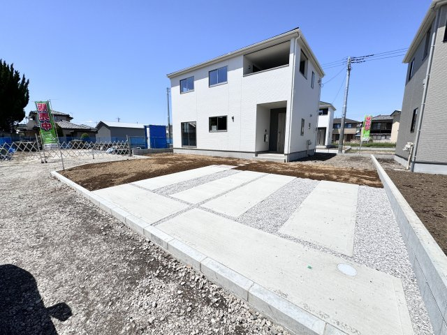 新築　前橋市稲荷新田町2期　5号棟の駐車場|現地写真　駐車スペースは並列2台分可能です！
