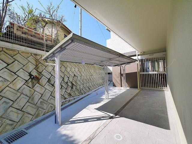 ルミエール生駒（俵口町）のその他共用部分|屋根付きの駐輪場です