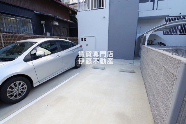グラディアン大曽根の駐車場