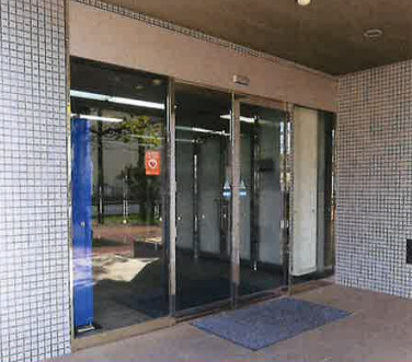 大津市中央４丁目の事務所のエントランス