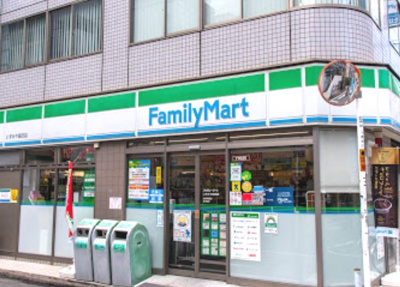 【周辺】 | ロアール高田馬場　　13356 | ファミリーマート いずみや高田店まで90ｍ