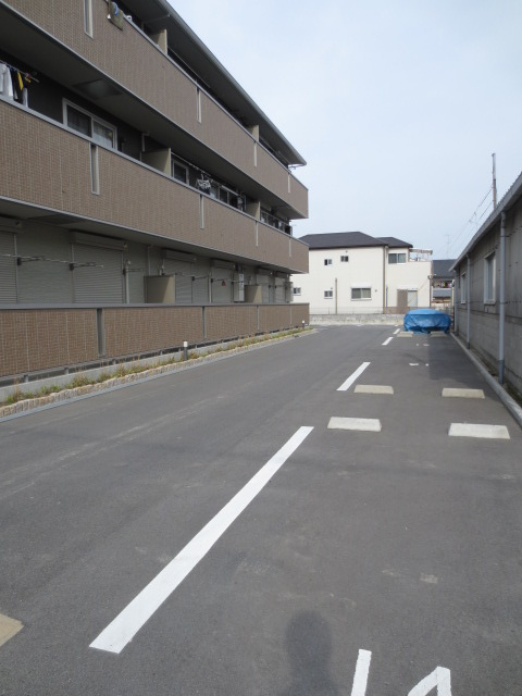 フェリーク長岡京の駐車場