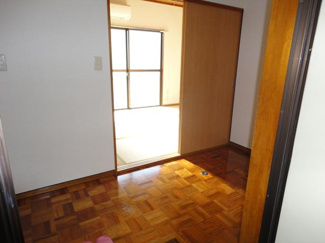 【内装】 | 吉田ビル | 玄関から見た室内です。