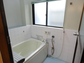 【浴室】 | 吉田ビル | 浴室は追い焚き機能付きです。