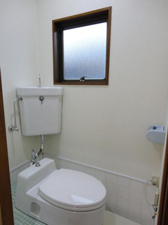 【トイレ】 | 吉田ビル | トイレにも窓があります。