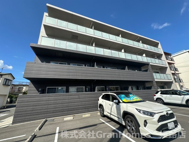 フランディル・オーラ五軒邸の外観