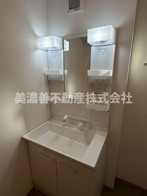 ６２２６８　岐阜市旦島中中古戸建ての洗面所