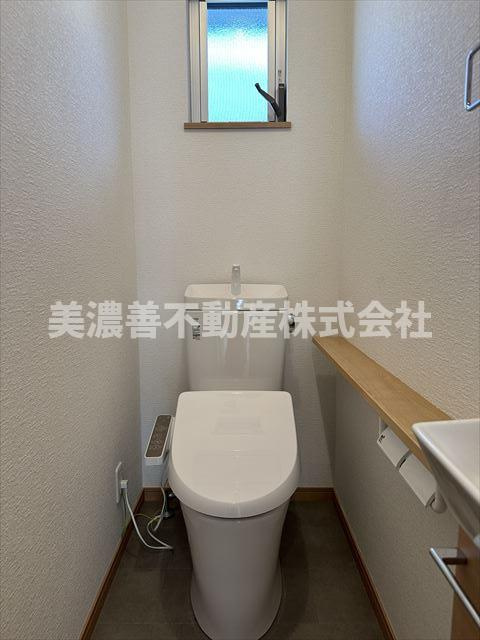 ６２２６８　岐阜市旦島中中古戸建てのトイレ