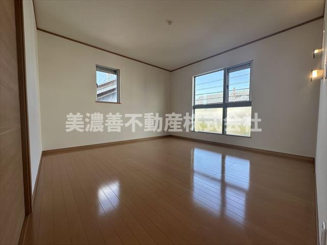 ６２２６８　岐阜市旦島中中古戸建ての洋室