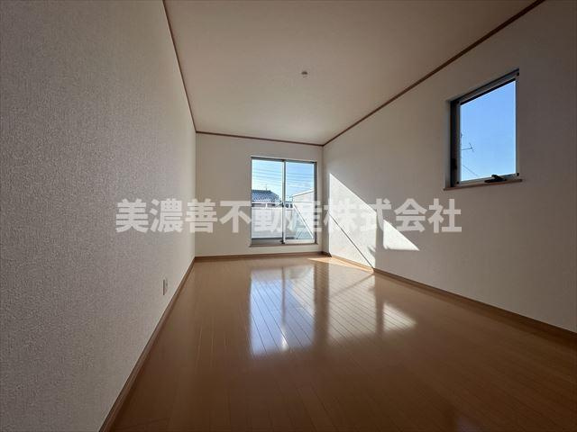 ６２２６８　岐阜市旦島中中古戸建ての洋室