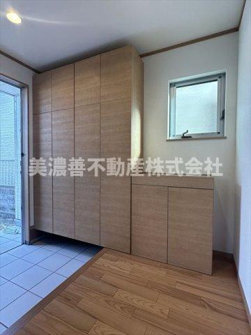 ６２２６８　岐阜市旦島中中古戸建ての玄関