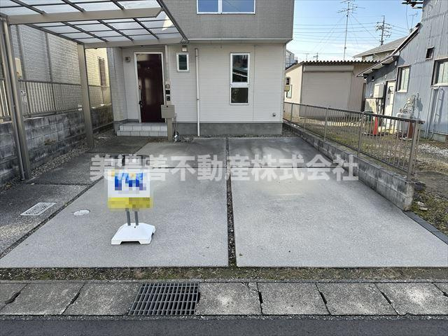 ６２２６８　岐阜市旦島中中古戸建ての駐車場